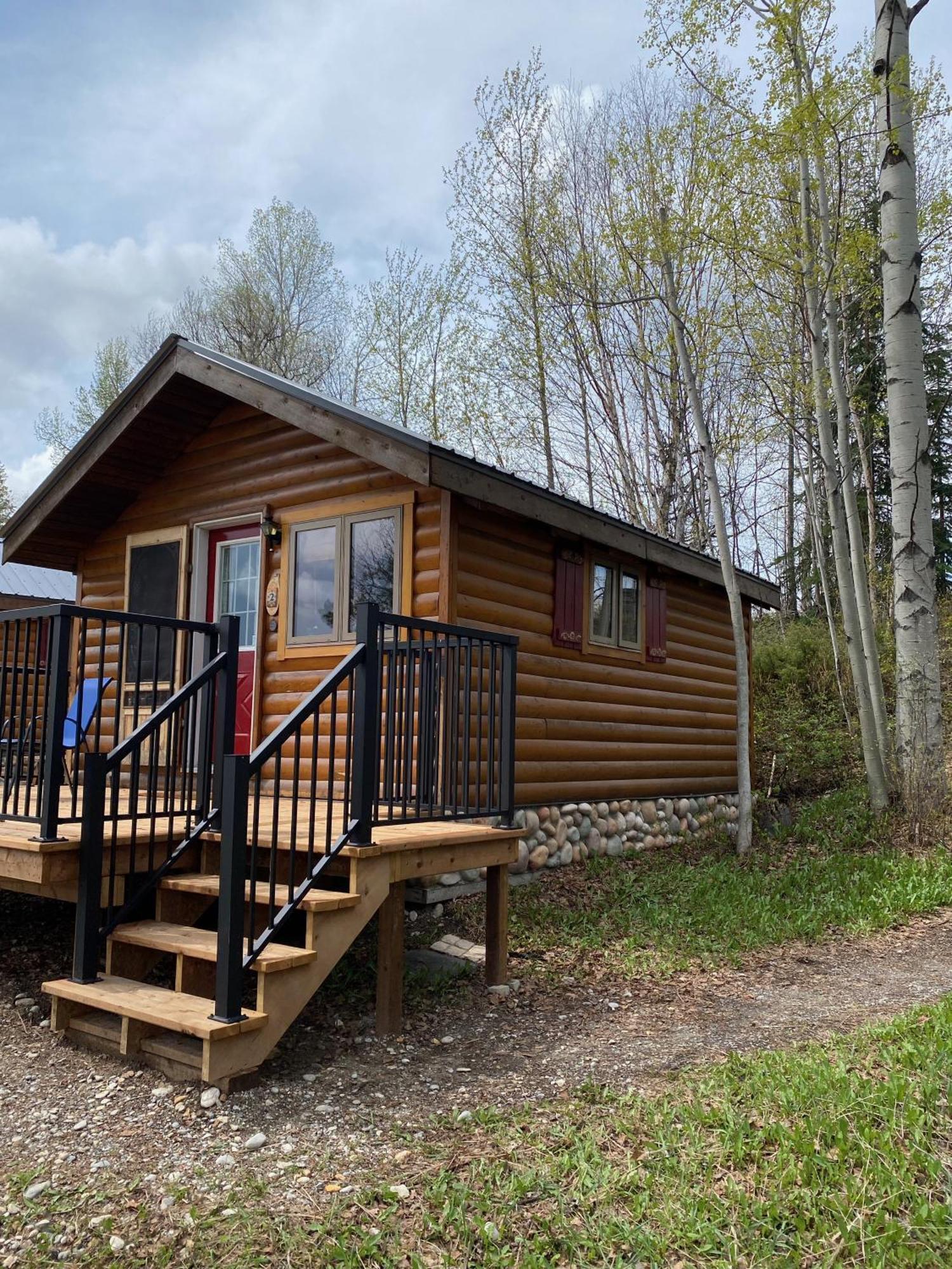 גולדן Rocky Mountain Cabins And Home מראה חיצוני תמונה